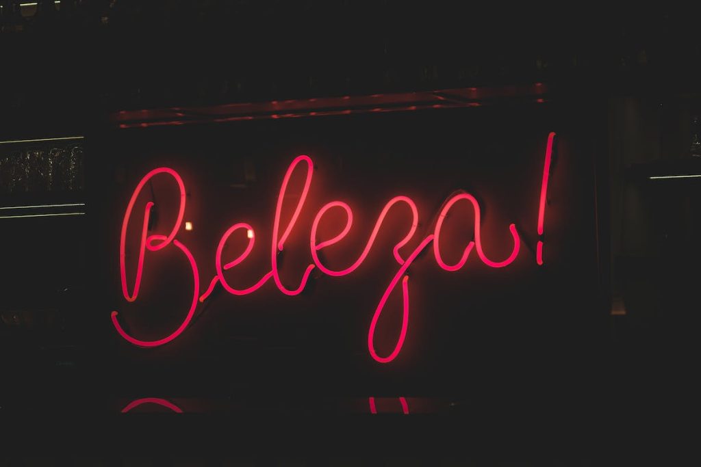 Driving Success: Impact of Graphics’ Signage on Business Growth Impact of Graphics' Signage on Business Growth