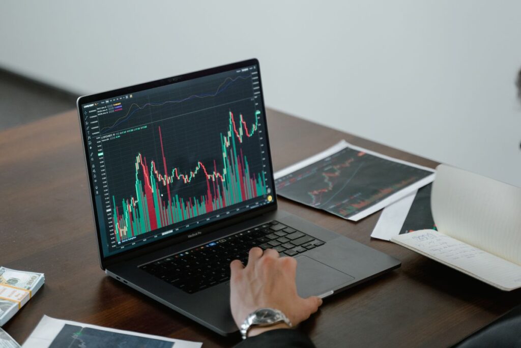 Index Funds vs Active Funds: What’s the Difference? Index Funds vs Active Funds