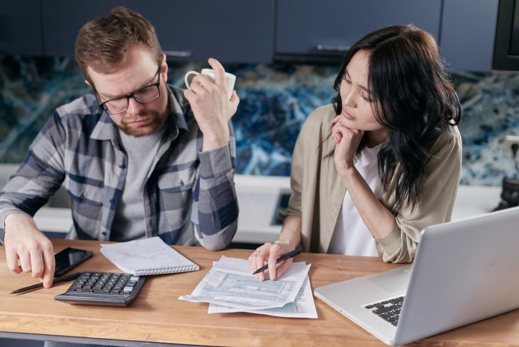 How to Stop Living Paycheque to Paycheque
